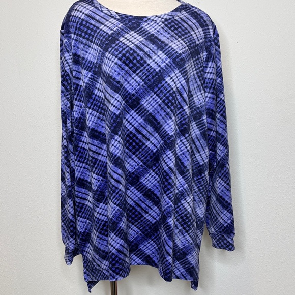 d&co Tops - D&co.  Elegant Blue Plaid velour Tunic Top